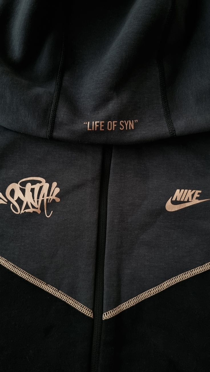 Conjunto Syna x Nike Tech Fleece